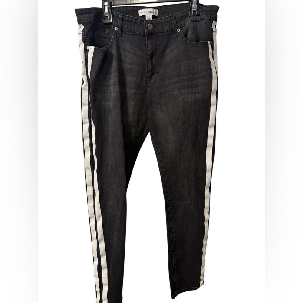 Fashion Nova Men's stretchy Black Jeans with double white Stripes Size 38